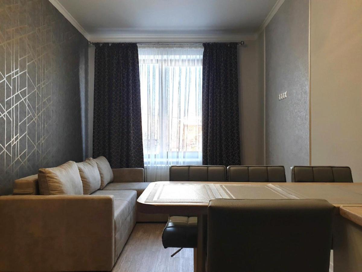 Apartment Sweethome 1 Free Parking Ujgorod Dış mekan fotoğraf