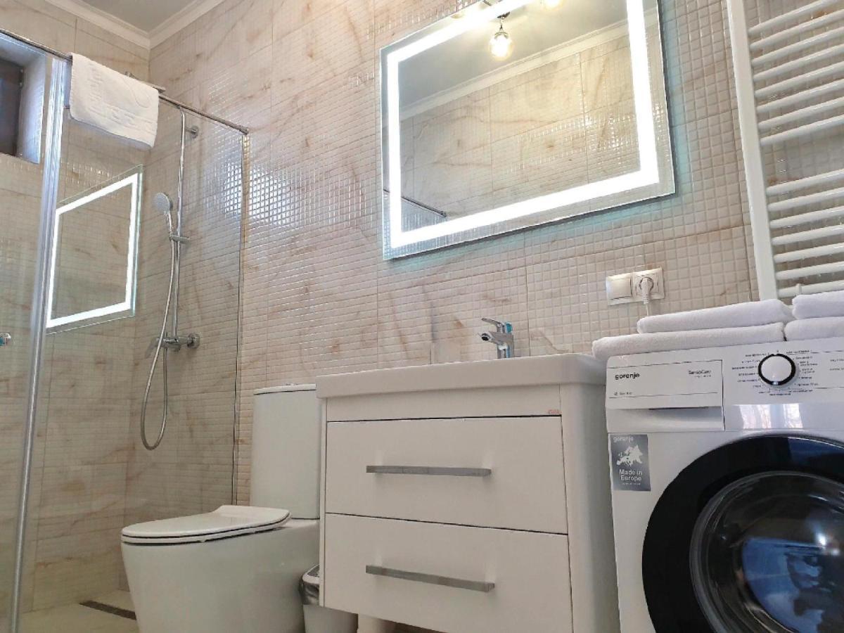 Apartment Sweethome 1 Free Parking Ujgorod Dış mekan fotoğraf